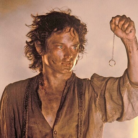 Peter Jacksonin Taru sormusten herrasta -trilogian ensi-illasta 20 vuotta – Seiska selvitti tähtien kohtalot Elijah Wood
