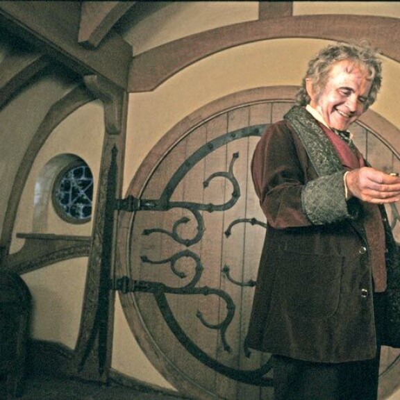Peter Jacksonin Taru sormusten herrasta -trilogian ensi-illasta 20 vuotta – Seiska selvitti tähtien kohtalot Ian Holm
