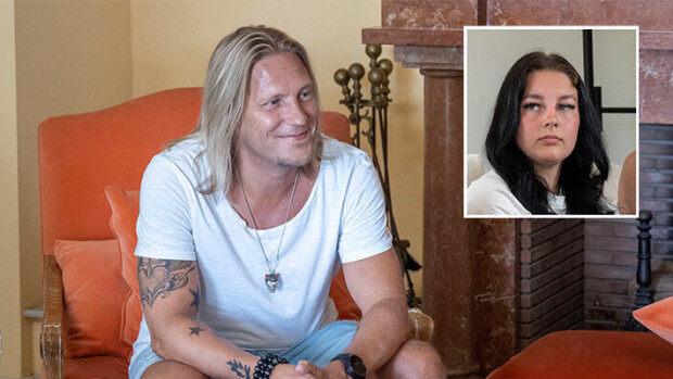 TIS-juontaja Sami Kuronen yllättää alastoman naisen! Temptation Island Suomi Sami Kuronen Siiri