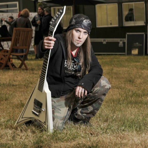 Alexi Laihon kuolemasta tulee joulukuun 29. päivänä vuosi täyteen. Hänet saatiin vihdoin haudan lepoon. Alexi Laihon kuolemasta tulee joulukuun 29. päivänä vuosi täyteen. Hänet saatiin vihdoin haudanlepoon.