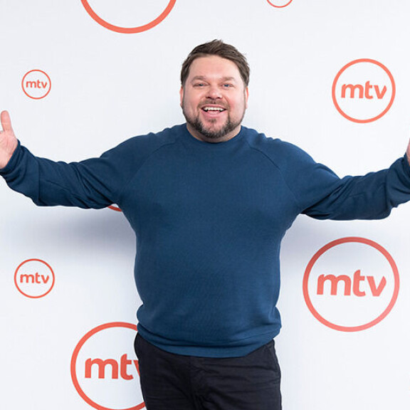 Tässä ovat uudet Putous-tähdet: Mukana tuttuja kasvoja sekä Salkkarit-komistus! Putous Mikko töyssy