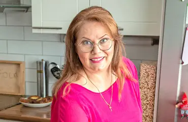 Nina Mikkonen julkaisi nuoruuskuviaan - taustalla tärkeä aihe: "Olen kokenut nuorena tyttönä aikuisten miesten taholta seksuaalista häirintää"