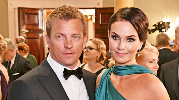 Kimi Räikkönen ja Minttu kuumissa tunnelmissa aavikolla - yllättävä henkilö sai tunteet pintaan: 'Minä en itke' - paljonpuhuva kuva Kimi ja Minttu Räikkönen