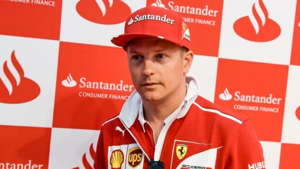 Kimi Räikkönen yllätti Seiskan toimittajan pahanpäiväisesti – ”Sen kun laitat sinne lehteen vaan” Kimi Räikkönen