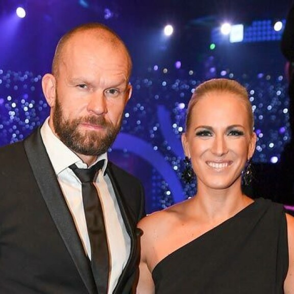 Jere ja Nanna ovat olleet naimisissa vuodesta 2015. Pariskunnalla on kaksi pientä lasta. Jere ja Nanna Karalahti