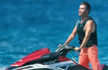 Onko se todella hän? X Factorista tuttu Simon Cowell on hoikistanut itsensä liki tunnistamattomaksi – paparazzikuvat Karibian-lomalta hämmästyttävät