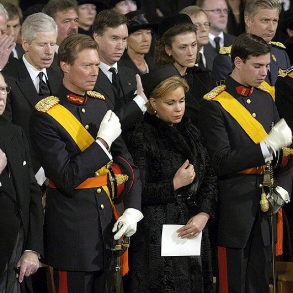 Euroopan kuninkaalliset kokoontuivat Joséphine-Charlotten hautajaisiin vuonna 2005. Suurherttuatar Josephine-Charlotten hautajaiset