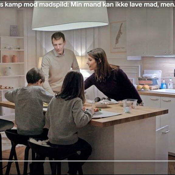 Marie ei halua hukata energiaa. – Lapset saavat moittia minua, jos unohdan sammuttaa asunnosta valot lähtiessäni kotoa. Marie ei halua hukata energiaa. – Lapset saavat moittia minua, jos unohdan sammuttaa asunnosta valot lähtiessäni kotoa.