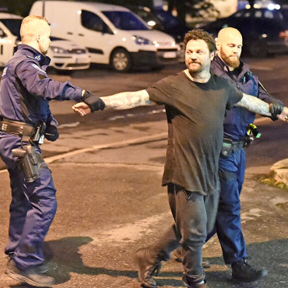 Hollywood-tähden ikuistaminen kunnon riehumiskuviin on Helsingissä harvinaista herkkua. Vuonna 2016 Jackass-tähti Bam Margera kuitenkin tarjoili tämän harvinaisuuden. Kuvassa Bamia viedään juuri Kisahallin putkaan. Bam
