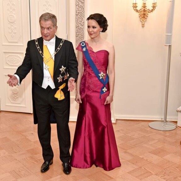 Mikä mekko! Seiska kokosi listan Linnan upeimmista asuista - Sanna Marin, Anna Puu ja Robin... Jenni Haukio