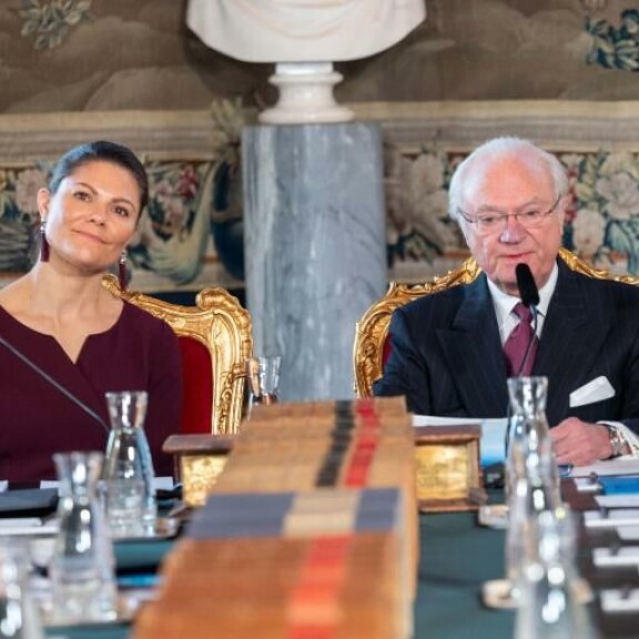 Kruununprinsessa Victoria edusti isänsä rinnalla - tyylikkäänä kuten aina. kuningas Kaarle Kustaa, kruununprinsessa Victoria