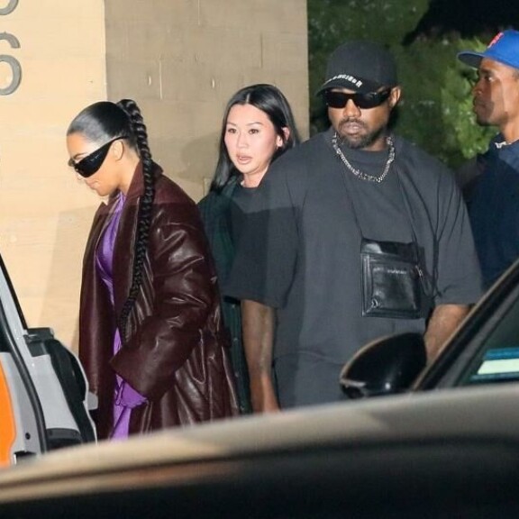 Kim ja Kanye illallistivat vielä muutama viikko sitten yhdessä. Ravintolavierailu käynnisti luonnollisesti huhuja yhteenpaluusta. Kim ja Kanye illallistivat vielä muutama viikko sitten yhdessä. Ravintolavierailu käynnisti luonnollisesti huhuja yhteenpaluusta.