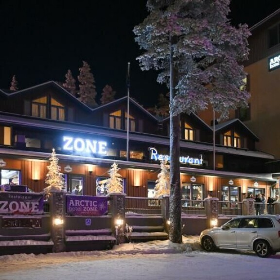 Rukan legendaarinen tunturiravintola Zone on palvellut asiakkaita yli 20 vuoden ajan. Rukan legendaarinen tunturiravintola Zone on palvellut asiakkaita yli 20 vuoden ajan.