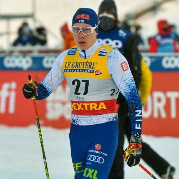 Tässä tulee Salpausselän sheriffi! Verneri ei suostu katselemaan sivusta, jos hiihtoladuilla näkyy törttöilyä. Tässä tulee Salpausselän sheriffi! Verneri ei suostu katselemaan sivusta, jos hiihtoladuilla näkyy törttöilyä.