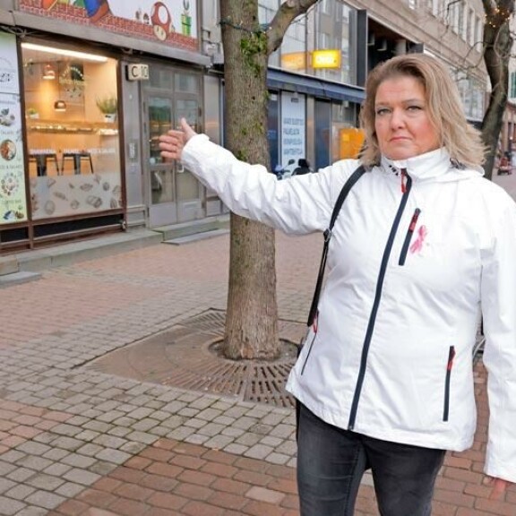 Ravintolat siirtyivät Titta-Lisen nimiin eurolla. Hänen mukaansa Sedu kuitenkin johti yrityksiä taustalta. Ravintolat siirtyivät Titta-Lisen nimiin eurolla. Hänen mukaansa Sedu kuitenkin johti yrityksiä taustalta.