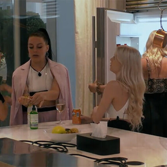 Kääk, varatut naiset närkästyvät sinkkumiesten välisestä bromancesta Temptation Island Suomessa: 'Ne unohtavat meidät' Temptation island suomi