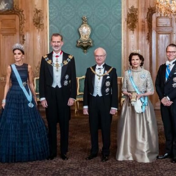 Juhlimassa oli Ruotsin sekä Espanjan kuningasperheen jäseniä ykköset yllään. Ruotsin kuninkaalliset