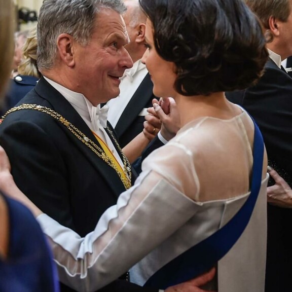 Sauli Niinistö ja Jenni Haukio tanssin pyörteissä Linnan juhlissa vuonna 2018. Sauli Niinistö
