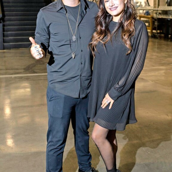 – Kaksivuotias tyttäremme sanoo joka aamu ”äiti tanssii”. Pidämme pienet tanssikemut, johon hän haluaa kaikkien osallistuvan, Jukan Chachi-vaimo kertoo. – Kaksivuotias tyttäremme sanoo joka aamu ”äiti tanssii”. Pidämme pienet tanssikemut, johon hän haluaa kaikkien osallistuvan, Jukan Chachi-vaimo kertoo.