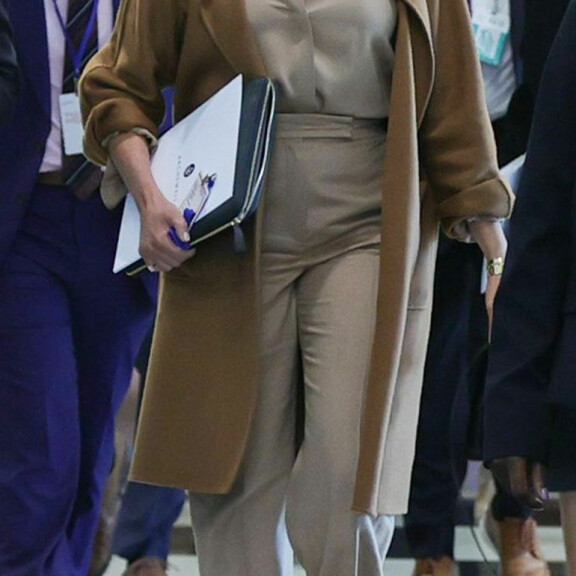 Meghan pukeutui klassiseen bisneslookiin käydessään syyskuussa YK:n päämajassa keskusteluja koronarokottoon globaalista saatavuudesta. Sussexin herttuatar Meghan