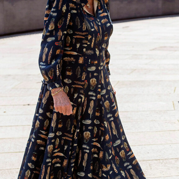 Camilla oli syyskuussa valinnut linnunsulkakuosisen mekon taidemuseoon Glasgow'ssa. Cornwallin herttuatar Camilla