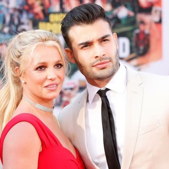 Britney Spears on seurustellut kihlattunsa Sam Asgharin kanssa vuodesta 2016 lähtien. Brtiney