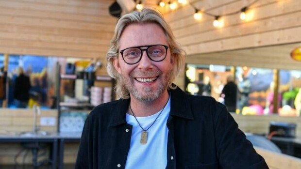 Oho! Kimmo Vehviläisellä on erikoinen painikumppani - 'Onko sallittua työntää kieli..'