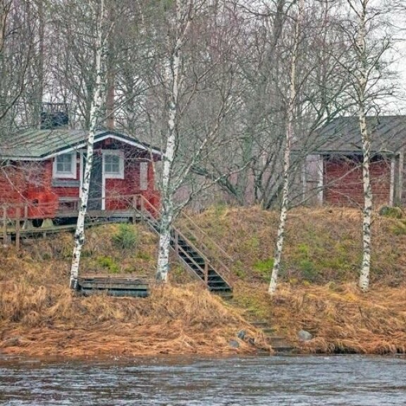 Kaunottarella on lähes 8 000 neliön tilukset, ja rakennukset ovat 1960-luvulta. Kaunottarella on lähes 8 000 neliön tilukset, ja rakennukset ovat 1960-luvulta.