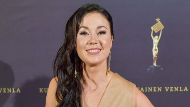 Laura Lepistön vauva sai 'loistavan' nimen - kauniit kuvat kastejuhlasta laura lepistö