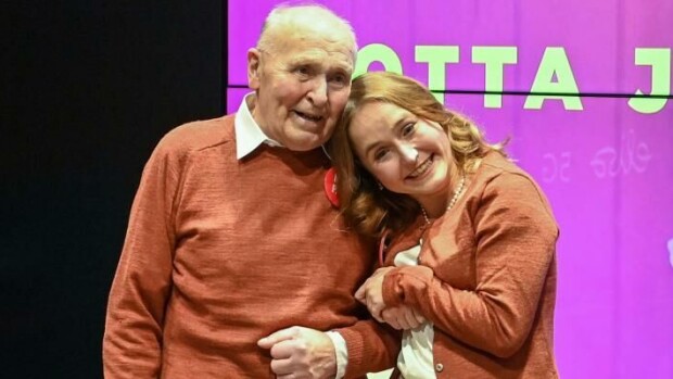 Lotta ja pappa ovat vuoden positiivisimmat suomalaiset - laulava someilmiö muutti Jorman, 86, elämän: 'Ujous on karissut' Lotta-Sofia Saahko, Jorma Saahko