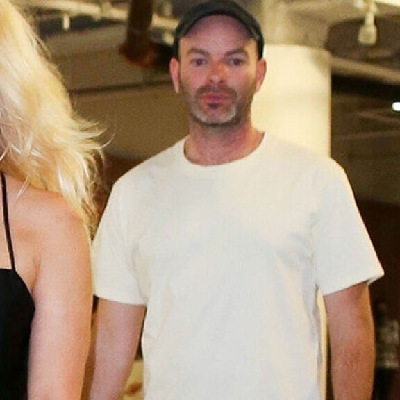 Dan työskenteli aiemmin Pamelan turvamiehenä ja Pamelan talon kiinteistövastaavana. Dan