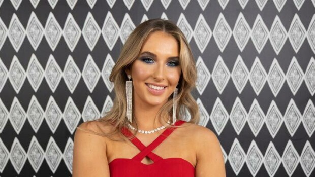 Tältä Miss Helsinki Oona Komi näytti lapsena – ”Olin puhelias ja energinen tyyppi” Oona Komi