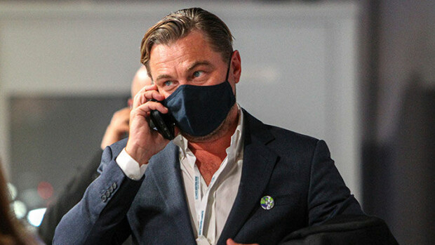 Greta Thunbergia fanittava Leonardo DiCaprio lennähti Glasgow’n ilmastokokoukseen - liki hysteerinen kuvaajalauma vastassa kentällä! Leo dicaprio