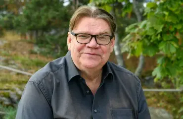 Melkoinen heitto! Jaakko Saariluoma sai Possessa vierailleen Timo Soinin repeämään: ”Pistitpä paremmaksi!”