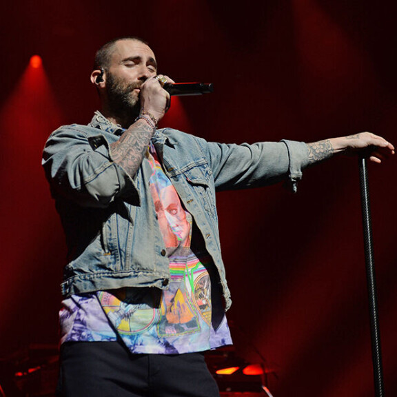 Maroon 5 julkaisi seitsemännen studioalbuminsa Jordin kesäkuussa. Yhtye tunnetaan muun muassa megahiteistään Moves Like Jagger, Animals, Sugar ja Payhone. Kuva on vuodelta 2019. Adam Levine