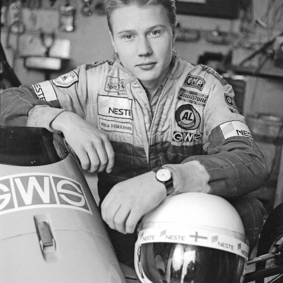 Tässä on tuleva maailmanmestari. Nuori kuski Mika Häkkinen kuvattuna 1970-luvulla. Tässä on tuleva maailmanmestari. Nuori kuski Mika Häkkinen kuvattuna 1970-luvulla.