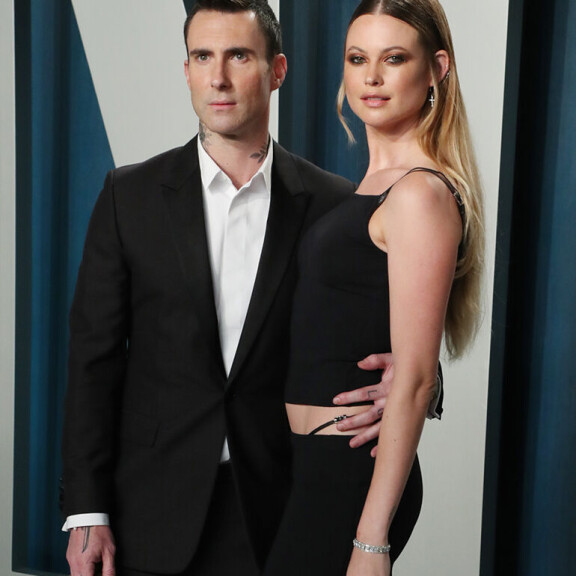 Adam Levine on ollut naimisissa Behati Prinsloon kanssa vuodesta 2014 saakka. Parilla on kaksi lasta. Adam Levine ja vaimo