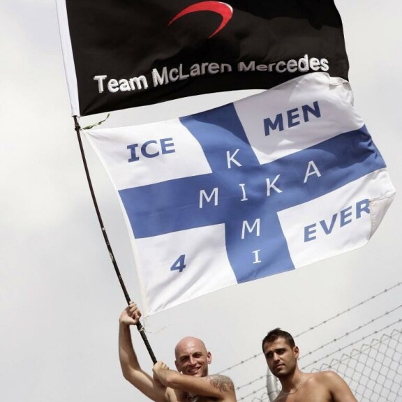 Mika Häkkinen villitsi F1-faneja hetken samaan aikaan Kimi Räikkösen kanssa. Mika Häkkinen villitsi F1-faneja hetken samaan aikaan Kimi Räikkösen kanssa.
