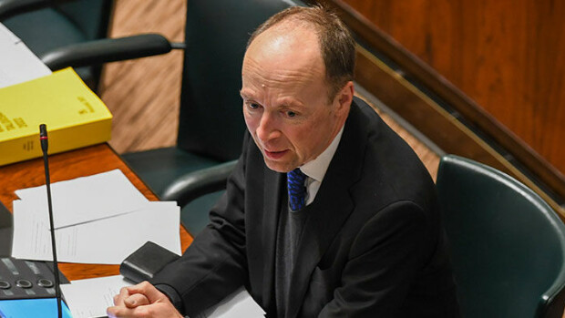 Ensin Sanna Marin ja nyt Jussi Halla-aho! Mihin katoilevat huippupoliitikkojen vihkisormukset? Halla-aho paljastaa dramaattisen syyn! Jussi Halla-aho