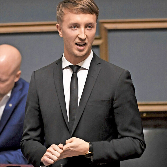 Ilmari Nurmisen kerrotaan kiinnostuneen poppari Benjamin Peltosesta. Benjamin ja Sanna Marinin bestikseksi kuvailtu Ilmari ovat Seiskan lähteen mukaan viihtyneet Kesärannan saunajatkoilla. ilmari nurminen