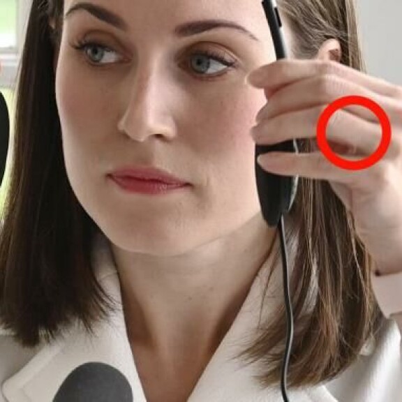 Sanna omien sanojensa mukaan unohti laittaa sormuksen sunnuntaina 24.10. Sanna ilman sormusta