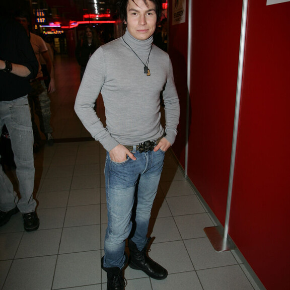 Vuonna 2006 Antti poseerasi NRJ Radio Awards -palkintogaalassa. antti tuisku