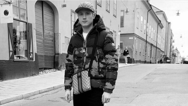 Ei vielä kiinniottoja! Poliisi etsii kuumeisesti rap-tähti Einàrin murhaajia: 'Tutkimme rikospaikkaa' - katso kuvat Einar-etu