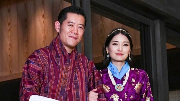 Jigme Khesar ja Jetsun Pema viettivät posliinihäitään – tuore perhepotretti julki Jetsun Pema