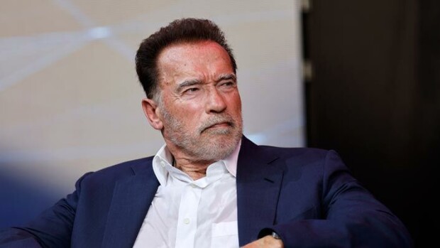 Vauva paljasti Arnold Schwarzeneggerin syrjähypyn! Moni maailmantähti on langennut perheensä lastenhoitajaan tai alaiseensa Arnold Schwarzenegger