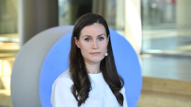 Outo välikohtaus Kesärannassa! Sanna Marin kielsi bileremmiä somettamasta – julkkiksilla radiohiljaisuus Sanna Marin