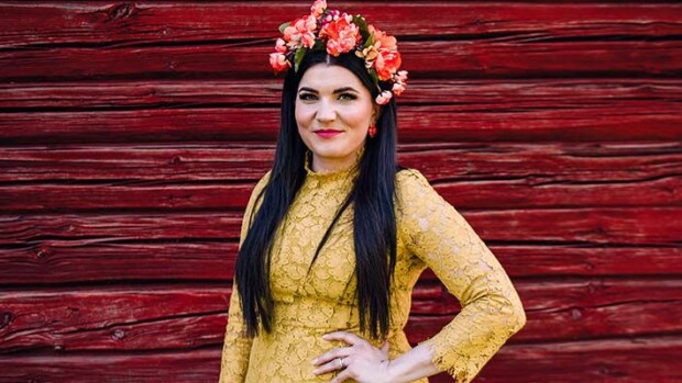 Vain elämää: Suvi Teräsniska söi kuormasta – ryhtyi vehtaamaan työntekijänsä kanssa: ”Aika pian me jäätiin kiinni” Suvi Teräsniska