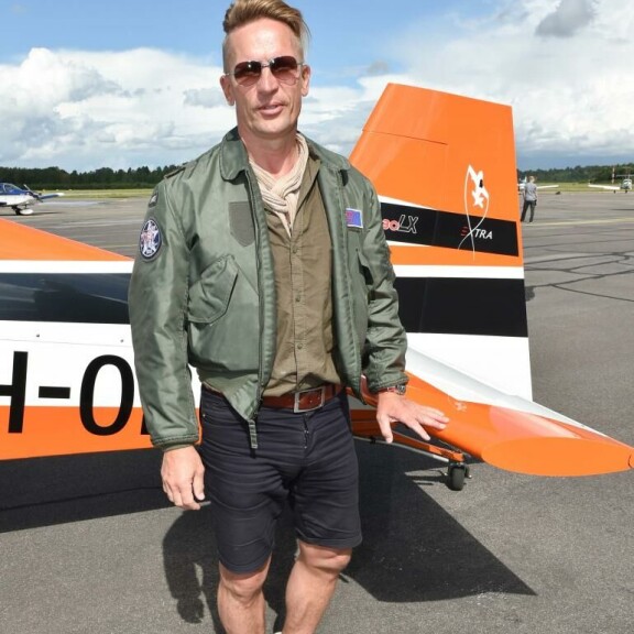 Sami Saikkonen selviytyi kuin ihmeen kaupalla lento-onnettomuudesta, jossa menehtyi hänen lentäjäkaverinsa. Sami Saikkonen