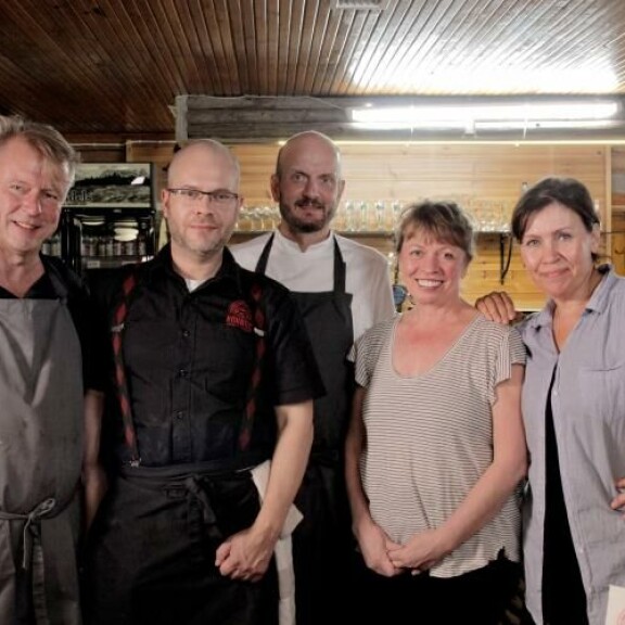 Konnustupaa pyörittävät Kimmo (vas.), Jari, Taru ja Anna. Konnustupaa pyörittävät Kimmo (vas.), Jari, Taru ja Anna.
