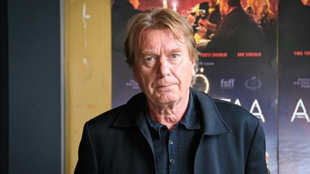 Ohjaaja Mika Kaurismäki väleistään Aki-veljeen: Näemme vain baareissa! Mika Kaurismäki
